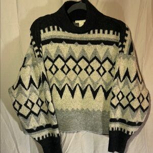 H&M Size Small Geometric Patterned Black and Gray Sweater